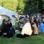FOTO: V Hradci začal divadelní festival Regiony. Ulice zaplnily stovky lidí