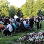 FOTO: V Hradci začal divadelní festival Regiony. Ulice zaplnily stovky lidí