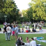 FOTO: V Hradci začal divadelní festival Regiony. Ulice zaplnily stovky lidí