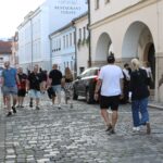 FOTO: V Hradci začal divadelní festival Regiony. Ulice zaplnily stovky lidí