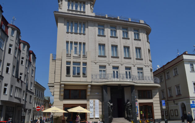 Galerie moderního umění zahájí výstavy Padá ticho a Terapie chaosem