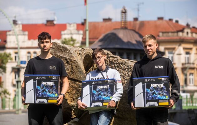 Porota rozhodla. Tři šťastní výherci už mají doma PlayStation 5