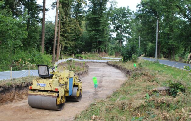 OBRAZEM: Stavba cyklostezky k lesnímu hřbitovu za 20 milionů odstartovala