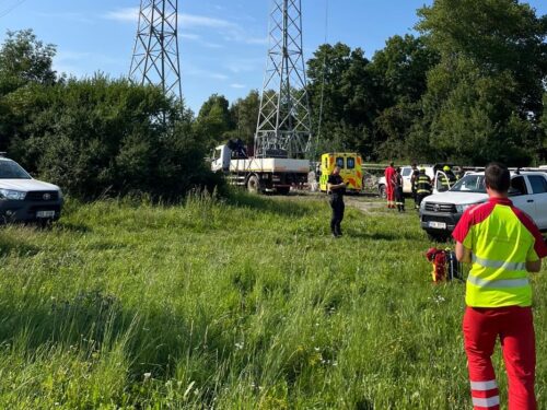Montér spadl z dvacetimetrového stožáru. Vážně se zranil, policie prověřuje okolnosti