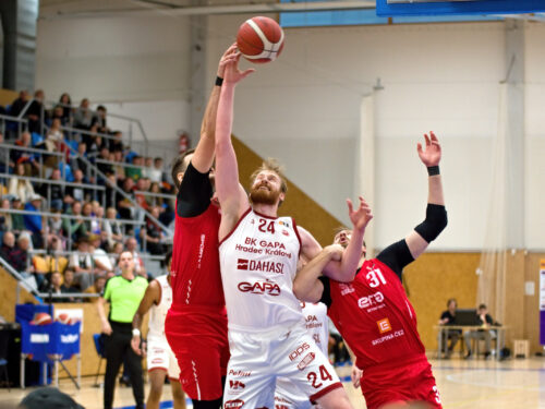 Hradec srdnatě vzdoroval favoritovi. Nymburk vyhrál 99:78 a je stále neporažený
