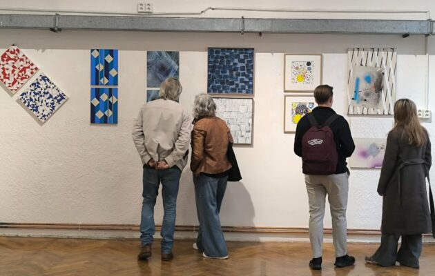 Umělci z Paříže svými díly v Galerii Škroupovka sdílejí myšlenku jednotné Evropy