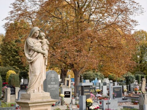 Hřbitovy v Hradci Králové do neděle rozšířily otevírací dobu do 20 hodin