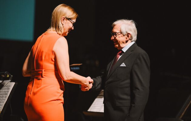 Hrdinství, odvaha i celoživotní práce. Hradec udělil medaile pěti osobnostem