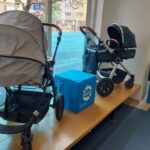 FOTO: Hradec otevřel třetí re-use bazar, nabízí oděvy, textil a věci pro děti