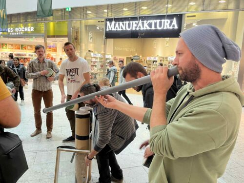 FOTO: Hradec hrál na odpad. Nástroje z PET lahví i starých trubek rozezvučely OC Aupark