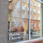 Umělci z Paříže svými díly v Galerii Škroupovka sdílejí myšlenku jednotné Evropy