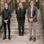 Dvojice výrazných umělců nabízí tvorbu na papíře a prostorové objekty