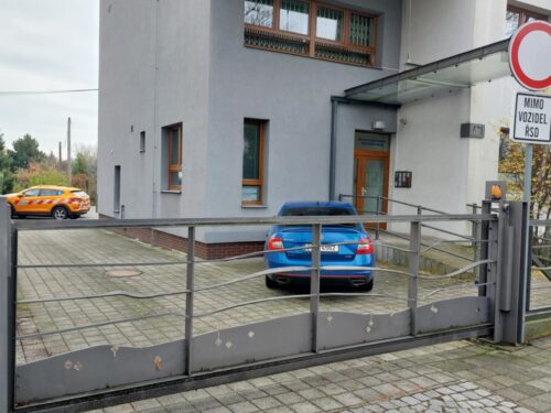 Po úterním zásahu NCOZ na ŘSD je obviněno 12 lidí a pět firem, jsou na svobodě