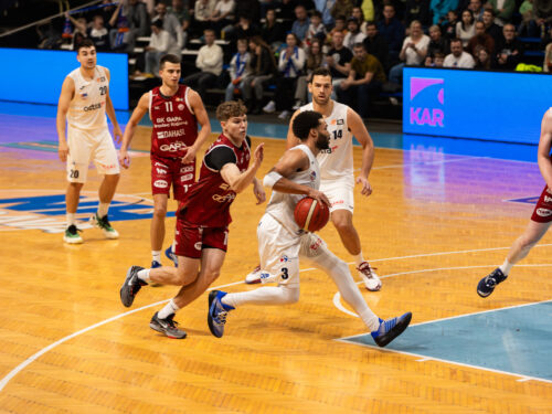 Hradečtí basketbalisté prolomili sérii porážek, v Ostravě zvítězili 93:89