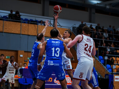 Hradec doplatil na ztráty a slabou střelbu, Olomoucku podlehl 51:74