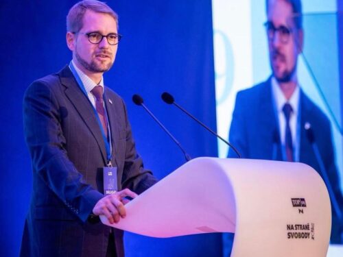 Po 32 letech je v čele parlamentní strany Hradečák. Havel se stal předsedou TOP 09