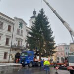 OBRAZEM: V centru Hradce už stojí oba vánoční stromy. Jak se vám líbí?