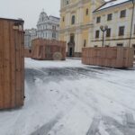 OBRAZEM: V centru Hradce už stojí oba vánoční stromy. Jak se vám líbí?