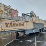 OBRAZEM: V centru Hradce už stojí oba vánoční stromy. Jak se vám líbí?