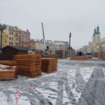 OBRAZEM: V centru Hradce už stojí oba vánoční stromy. Jak se vám líbí?