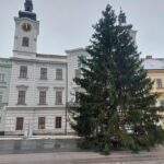 OBRAZEM: V centru Hradce už stojí oba vánoční stromy. Jak se vám líbí?