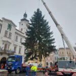 OBRAZEM: V centru Hradce už stojí oba vánoční stromy. Jak se vám líbí?