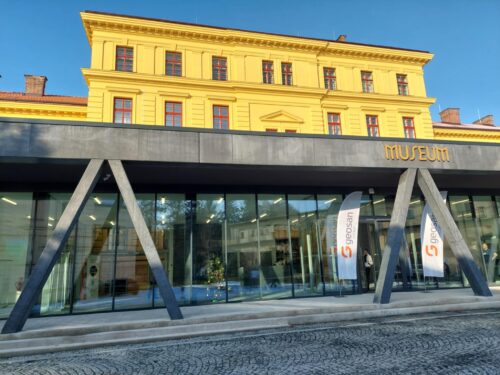 Hradecký kraj znovu hledá dodavatele expozice ve Vrbenského kasárnách