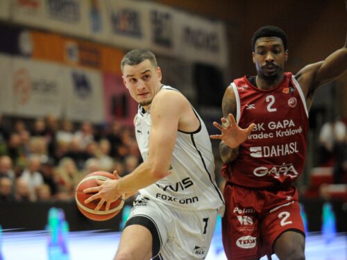 Pardubice potvrdily roli jasného favorita, v derby deklasovaly Hradec 105:73