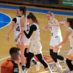 FOTO: Lvice ovládly televizní duel se Slovankou, dominovala Králová s 21 body