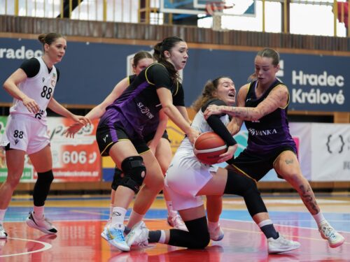 FOTO: Lvice ovládly televizní duel se Slovankou, dominovala Králová s 21 body