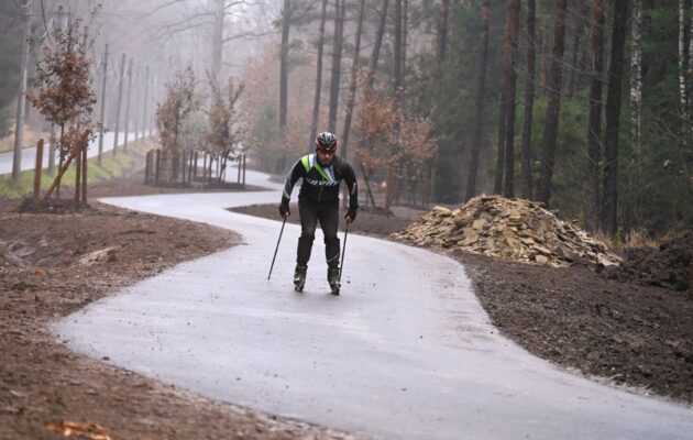 Hradec otevřel cyklostezku k lesnímu hřbitovu, za stavbu mu ale hrozí pokuta