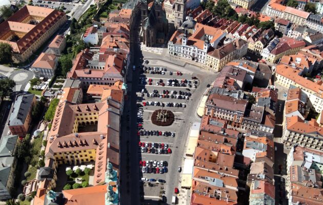 Hradec přispěje na nákupy i dětské kroužky. Registrace běží, rozhoduje pořadí