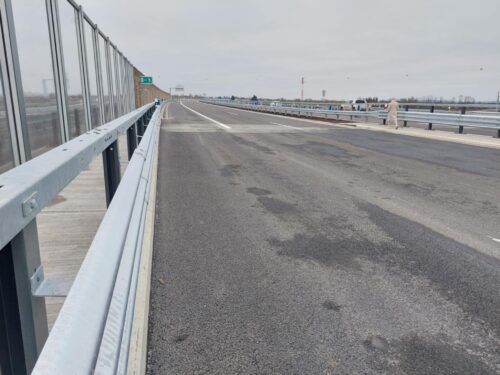 FOTO: D35 se posunula blíž k Hradci. Řidiči už jezdí po novém úseku mezi Hořicemi a Sadovou