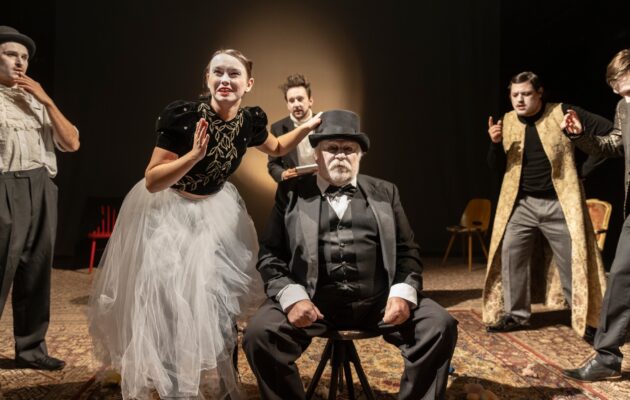 Kabaret Königgrätz. Nová autorská inscenace vypráví o Hradci – a s Hradečáky