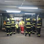 Útočník se sečnou zbraní zranil ve Futuru dva lidi, centrum je uzavřené