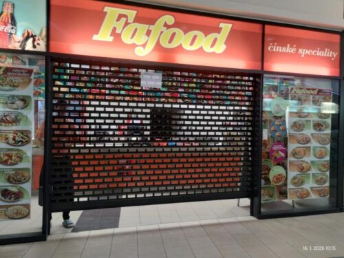 OBRAZEM: Švábi nejen za pultem. Inspekce uzavřela asijské občerstvení v Atriu