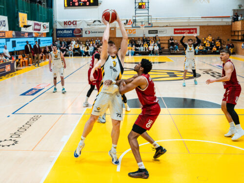 Hradec je po základní části NBL poslední. V Písku se mu znovu nepodařil závěr