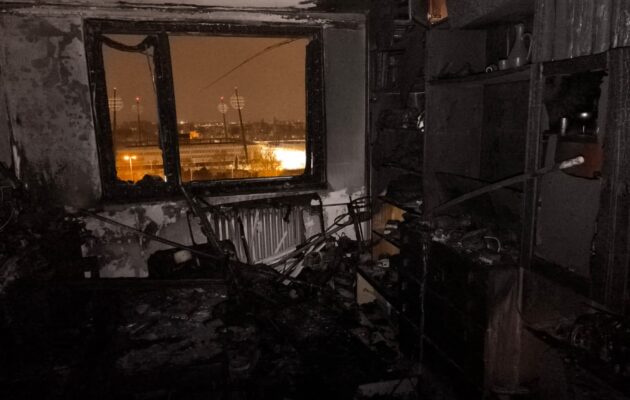 Novoroční požár v 10. patře bytového domu způsobil půlmilionovou škodu