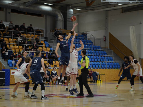 Těsná porážka v dramatické koncovce. Hradečtí basketbalisté podlehli Ostravě 89:91
