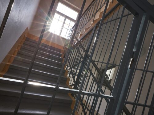 Vrchní soud snížil trest za vraždu prostitutky v Hradci. Muž stráví ve vězení 13,5 roku