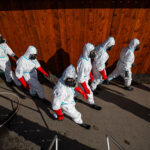 Zásah v Kosičkách obrazem: Hasiči už vyklidili dvě haly, likvidace potrvá až týden
