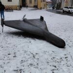 Na Malém náměstí leží maketa ruského dronu