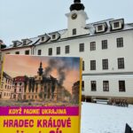 Na Malém náměstí leží maketa ruského dronu