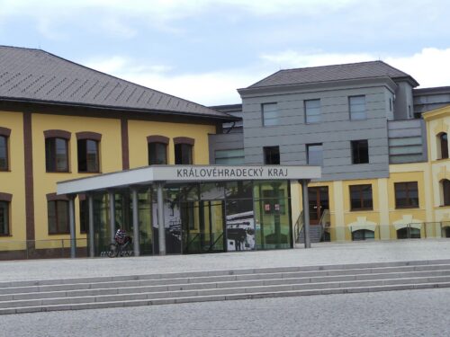 Královéhradecký kraj daruje ukrajinské Zakarpatské oblasti sanitky a počítače