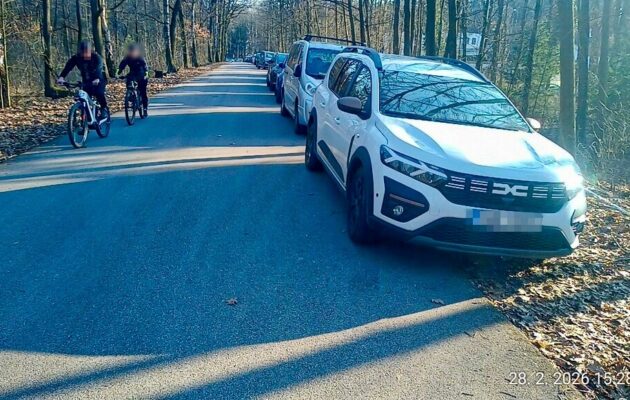 Přes 30 aut v zákazu vjezdu. U Zděné boudy přibývá problémů s parkováním