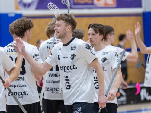 Hradečtí florbalisté vyhráli v Olomouci 9:4 a zahrají si předkolo play-off