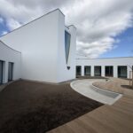 Světlo, klid a soukromí. Nový hospic pro Hradecko ukazuje své interiéry