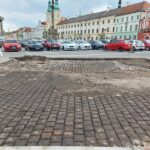 Archeologický průzkum, pak pobytová zóna. Na Velkém náměstí ubývá parkovacích míst