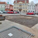 Archeologický průzkum, pak pobytová zóna. Na Velkém náměstí ubývá parkovacích míst