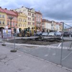 Archeologický průzkum, pak pobytová zóna. Na Velkém náměstí ubývá parkovacích míst